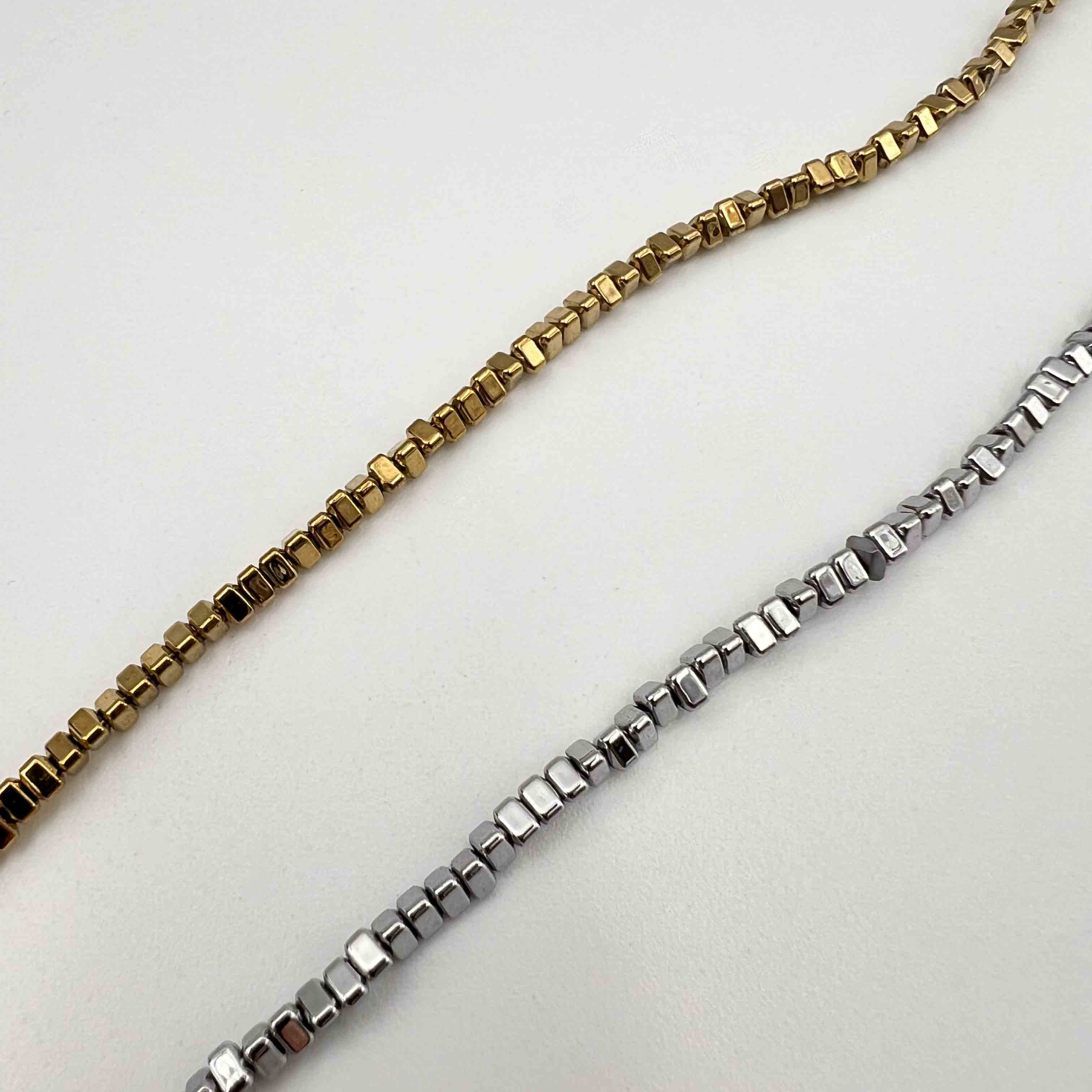 Triangles en hématite