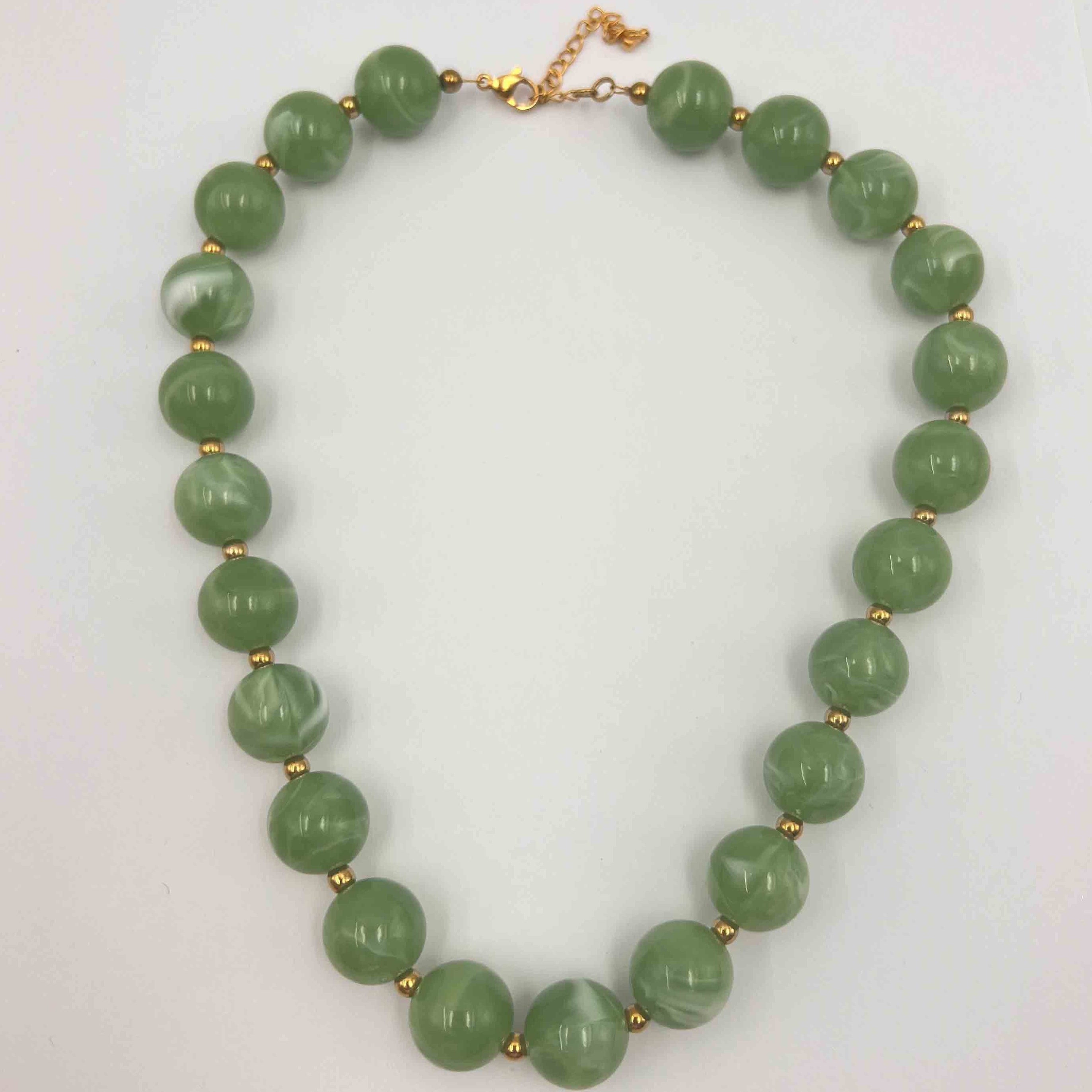 Collier boule acrylique