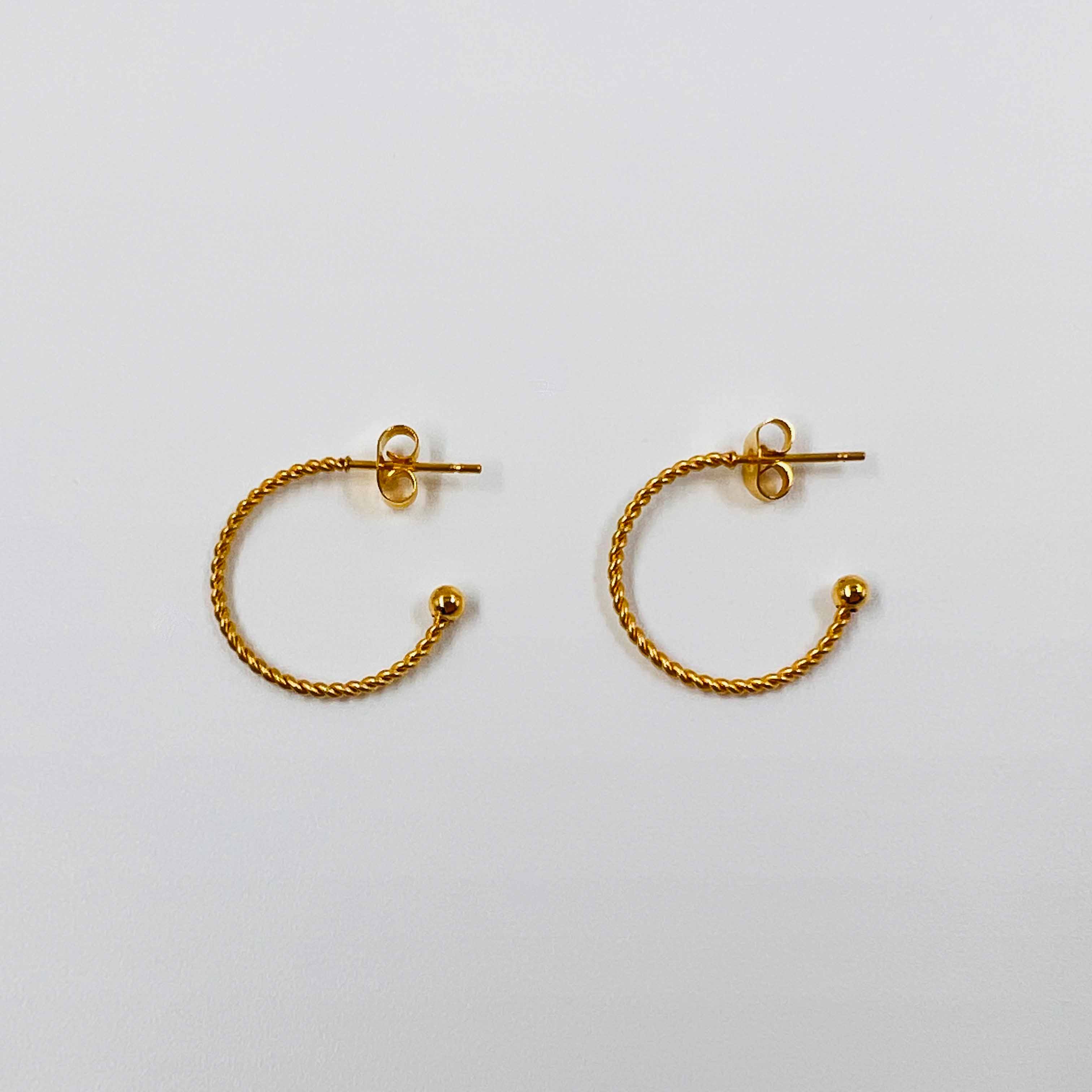 Créoles semi-ouvertes torsadées