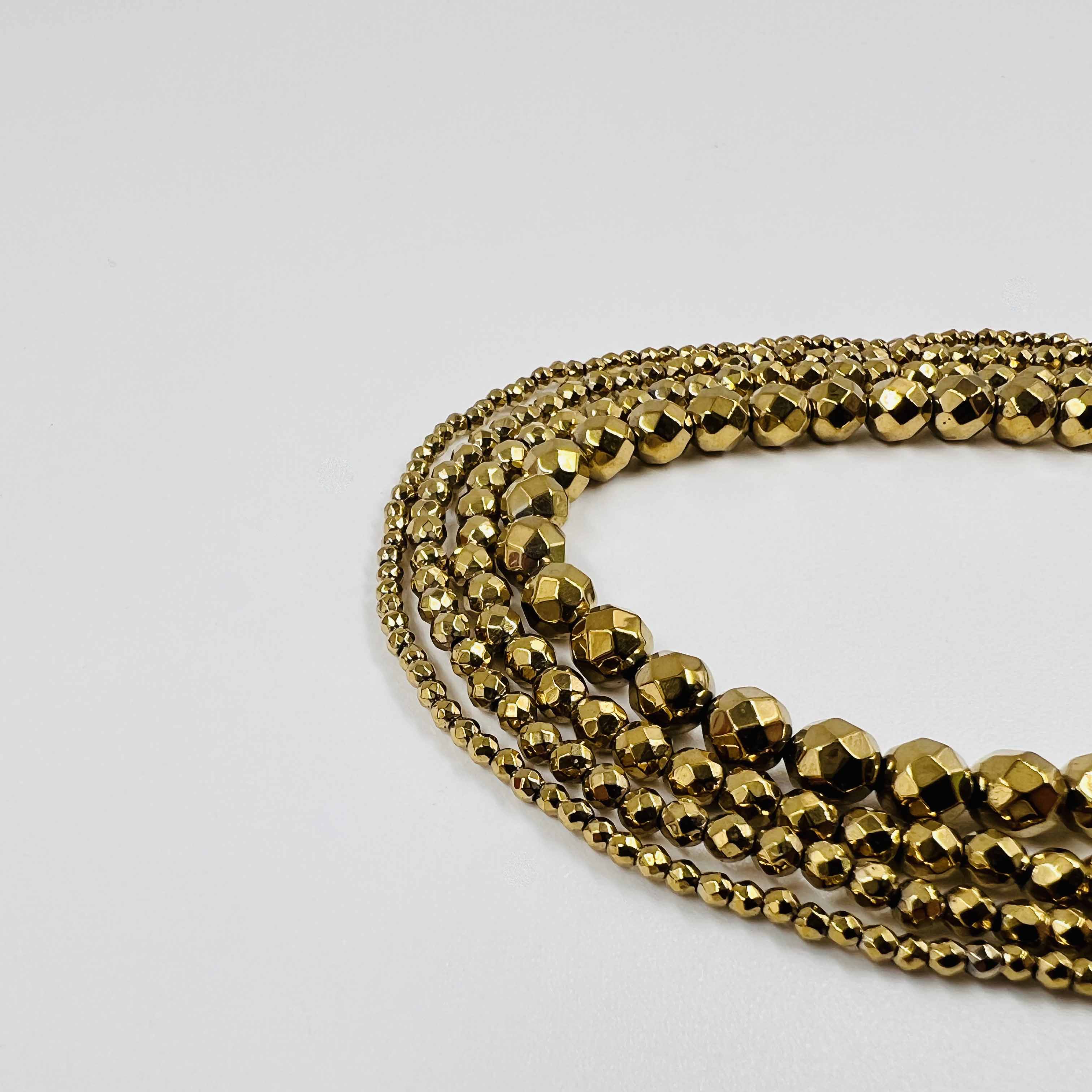 Boule hématite facettée dorée