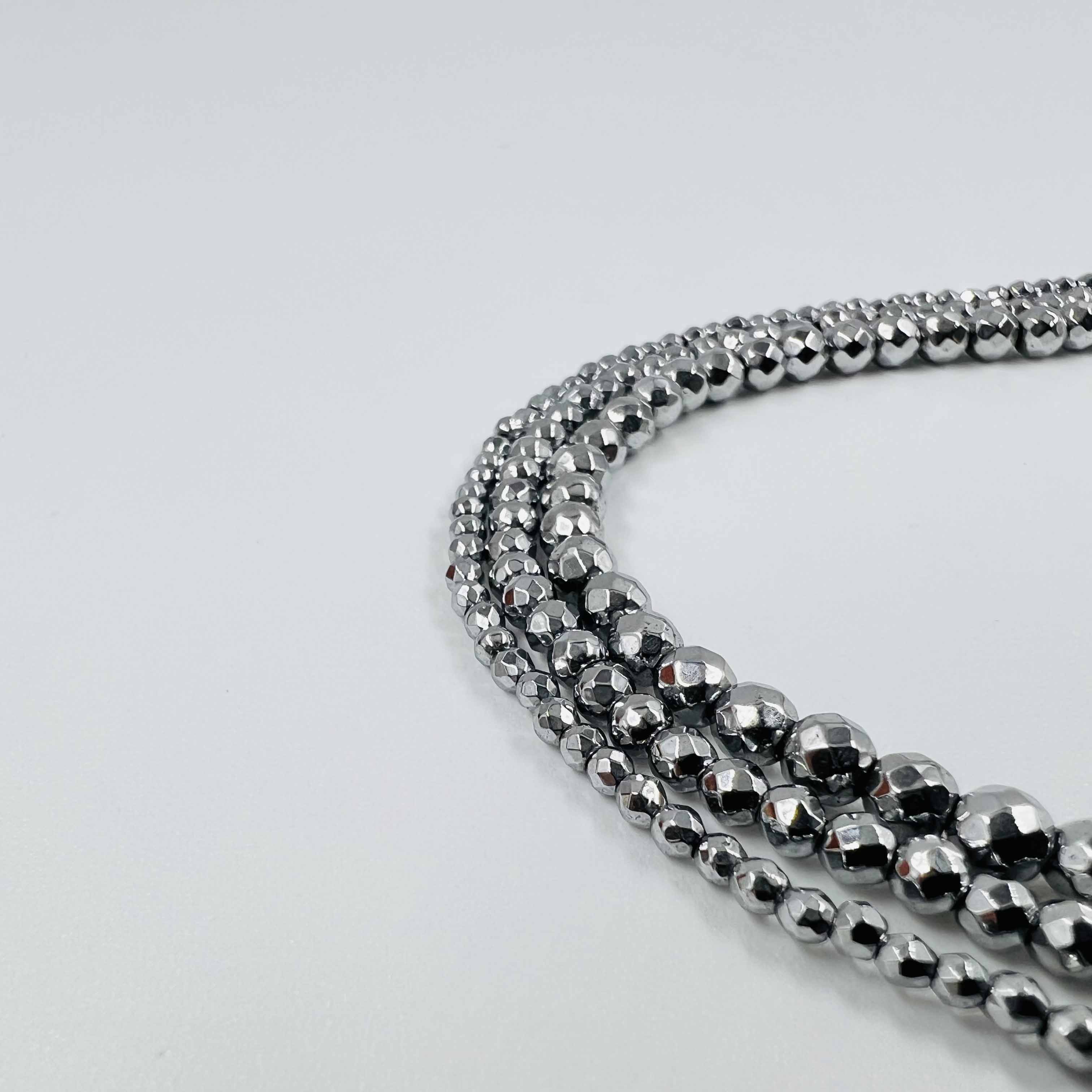 Boule hématite facettée argentée