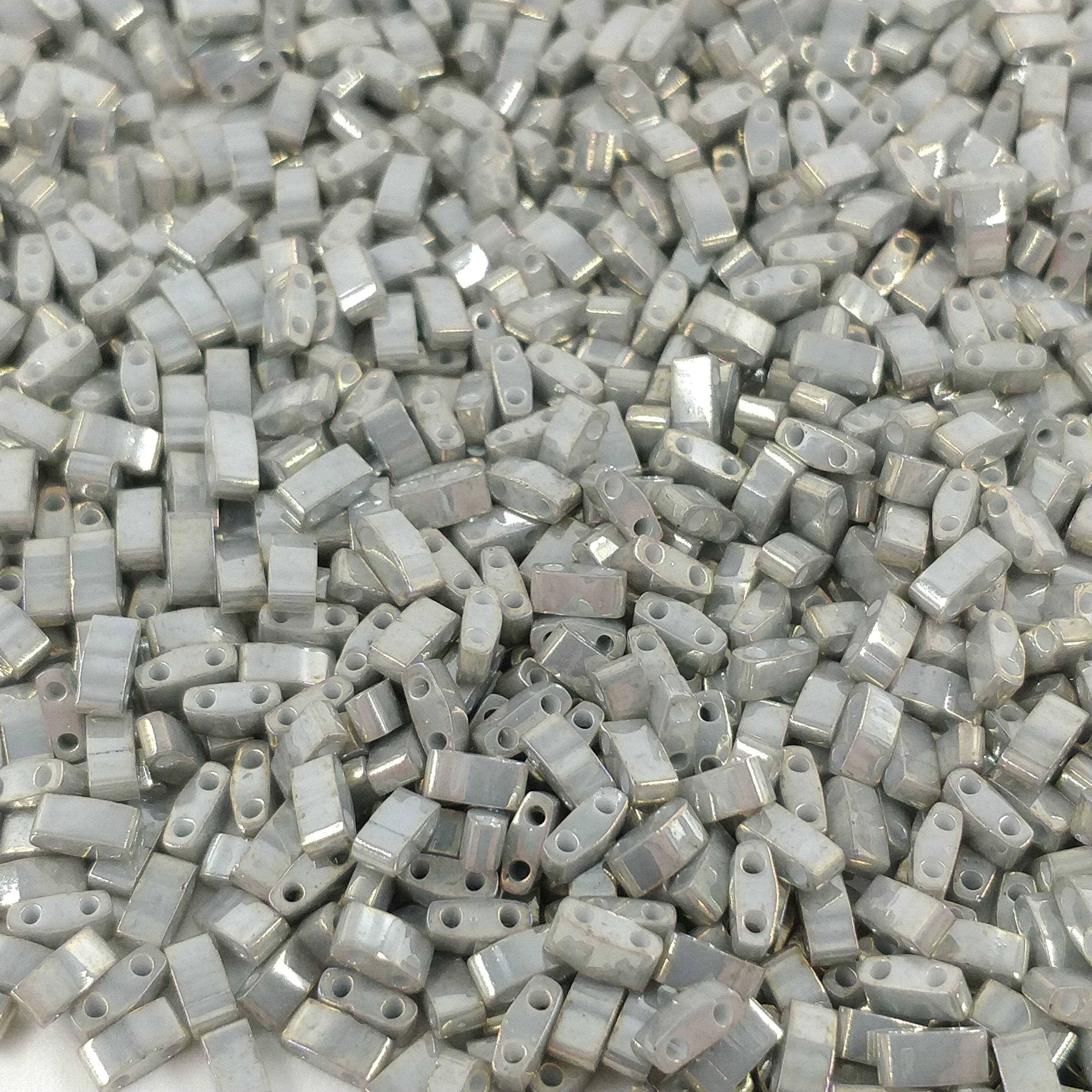 Miyuki HTL - plusieurs coloris 2.3x5mm 5g