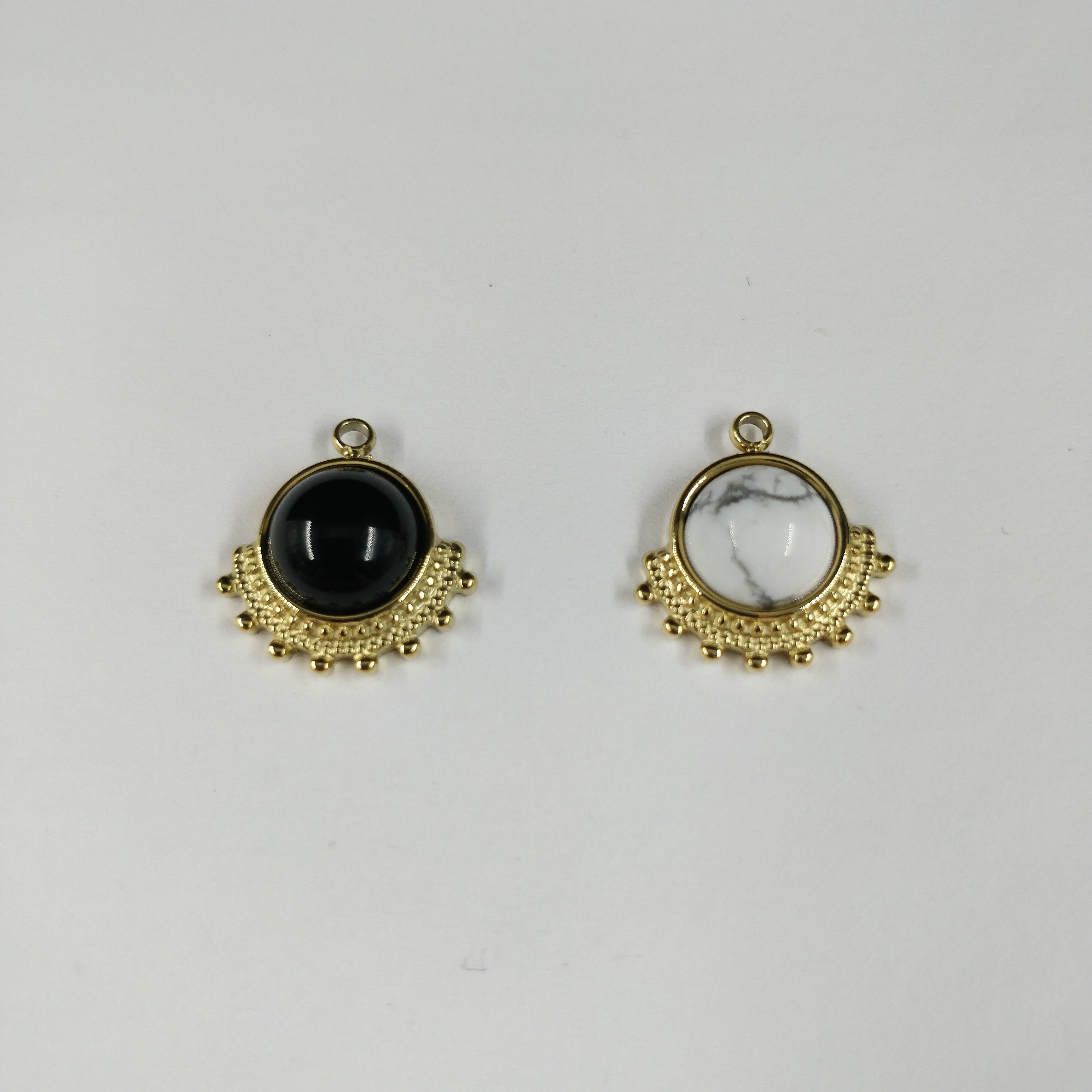 Pendentif pierre ronde