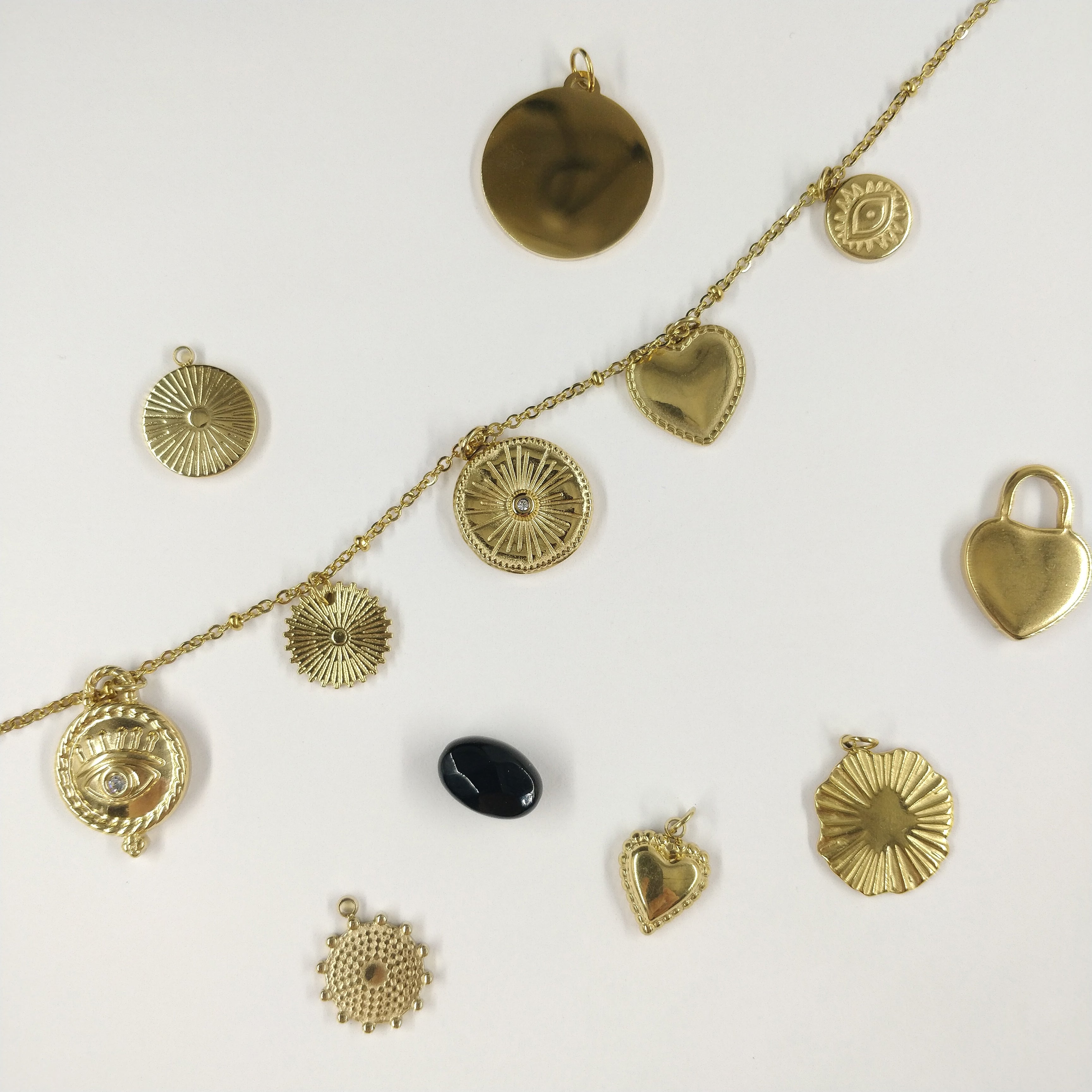Médaillon avec boucle