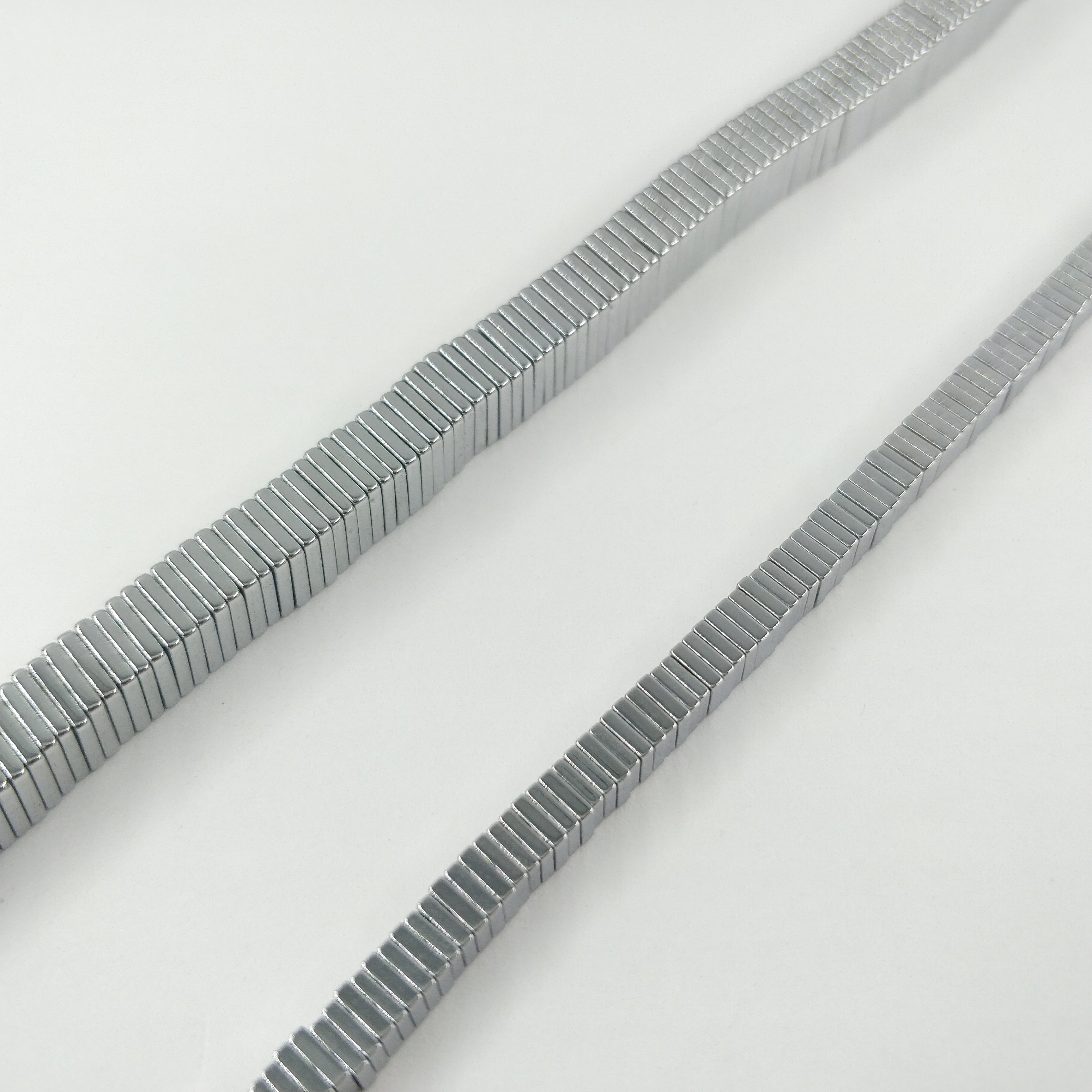 Heishi carré en hématite argenté