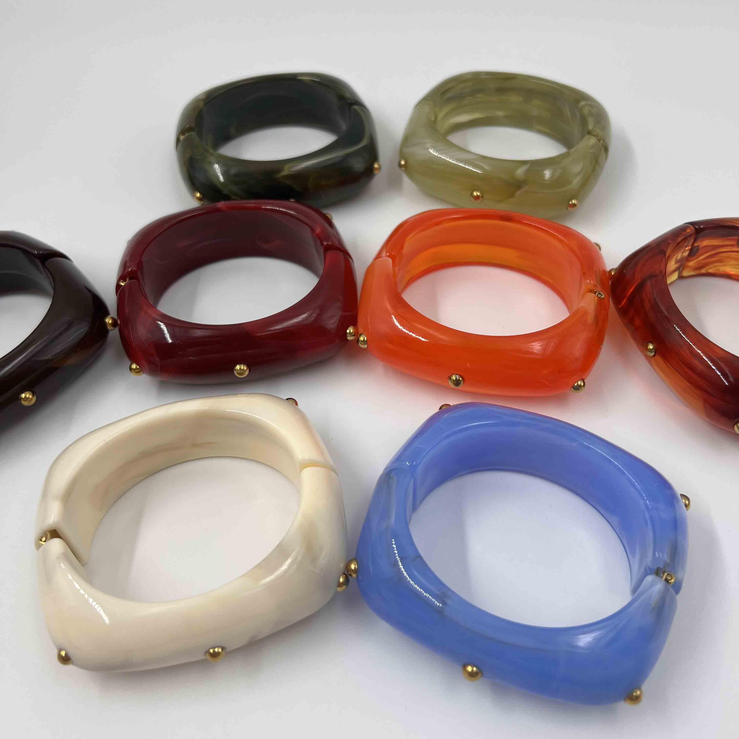 Jonc ressort clou