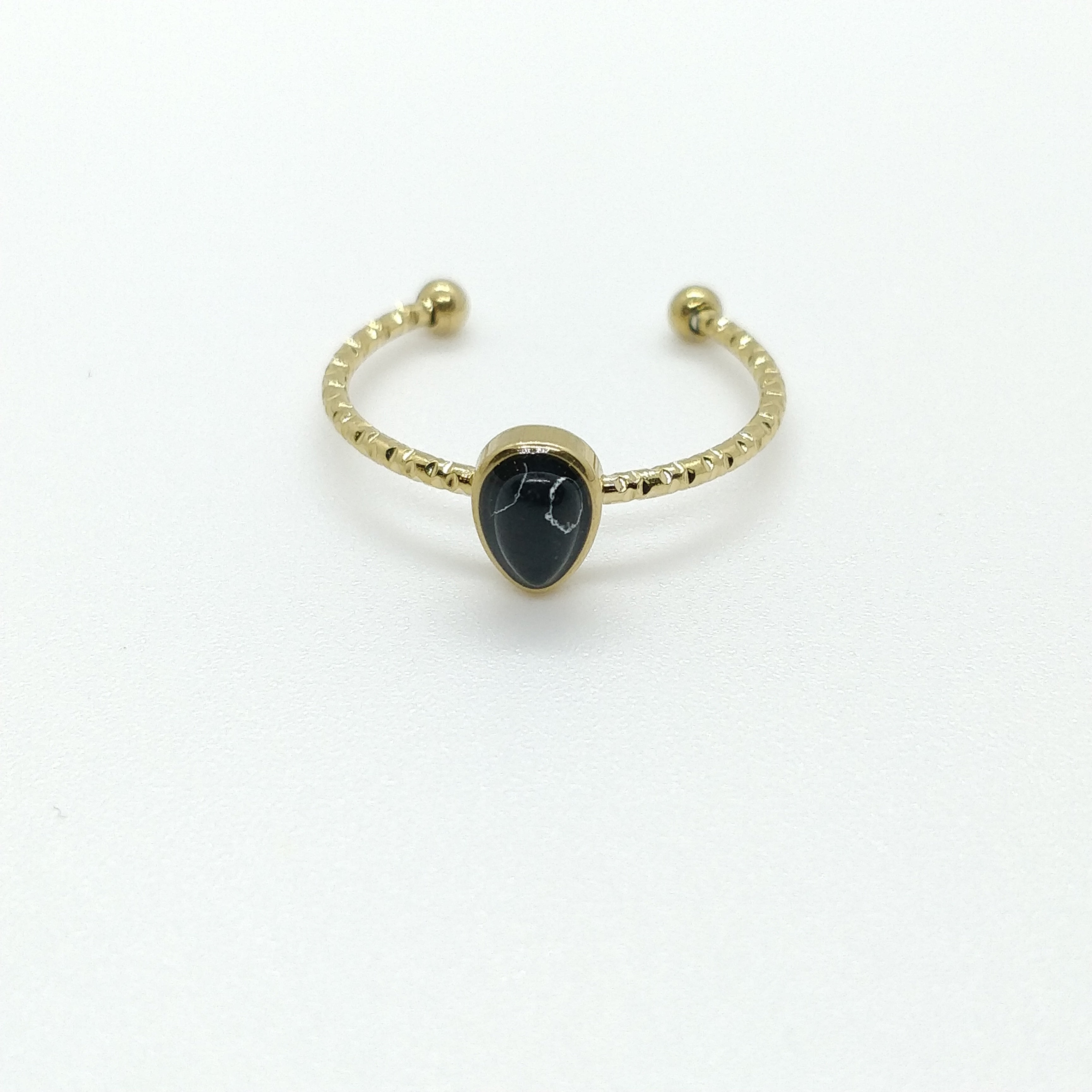 Bague fine à pierre ovale