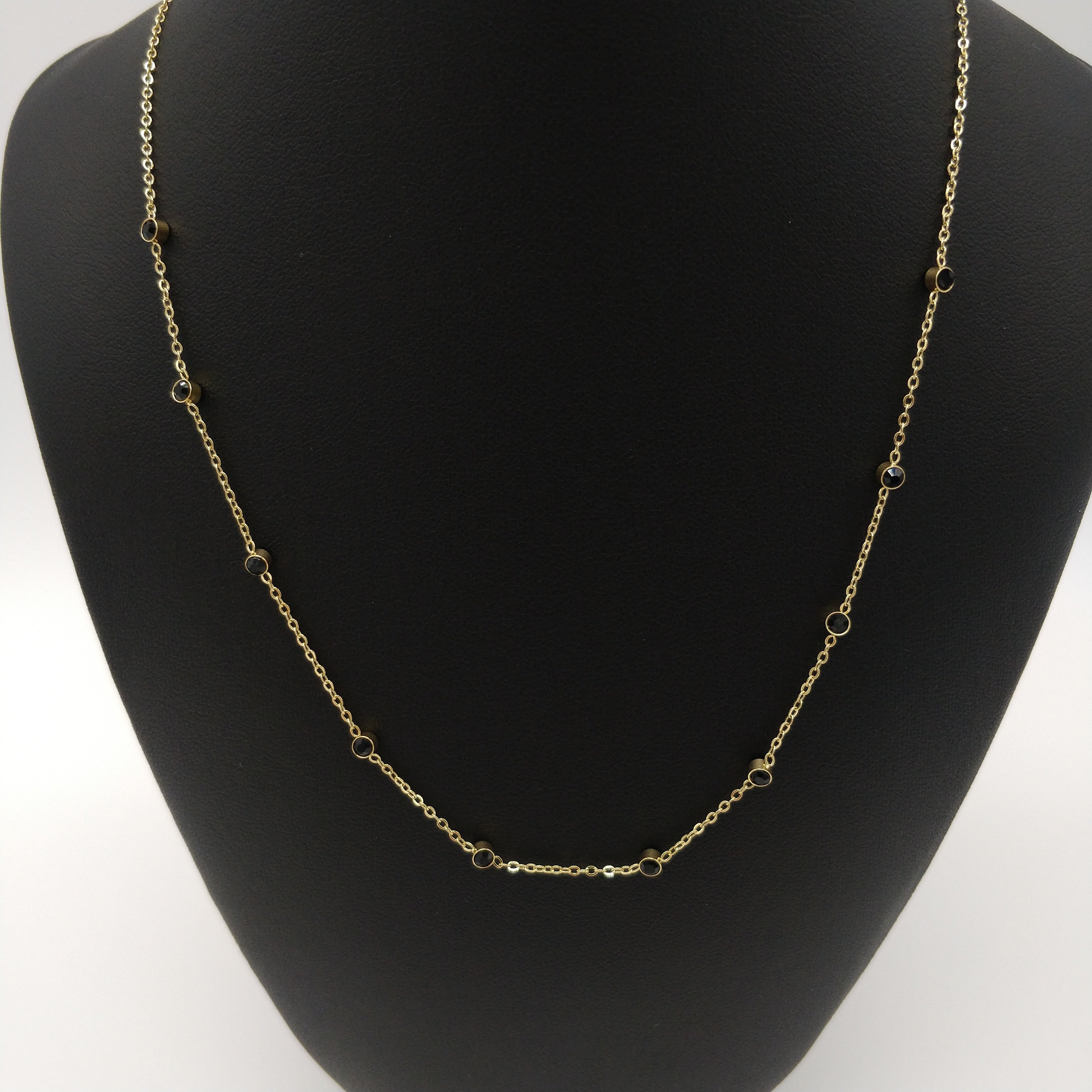 Collier serti de pierre