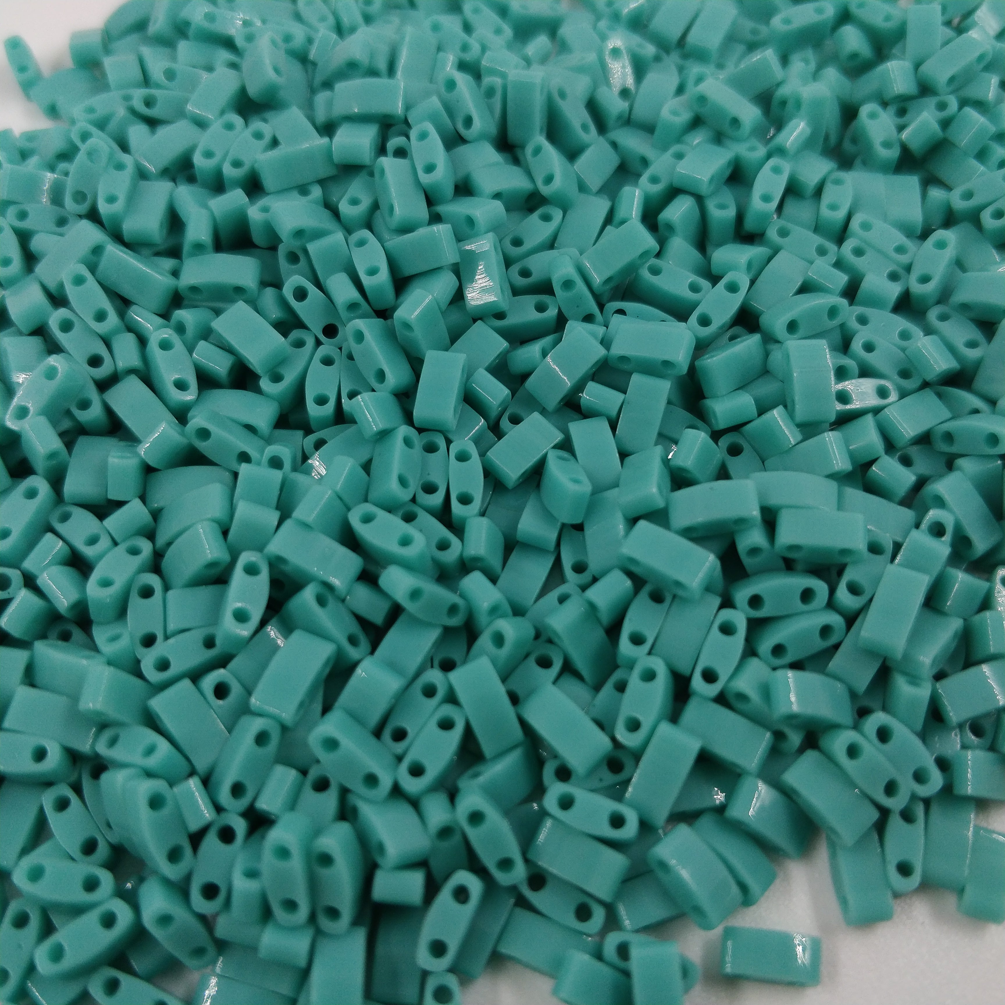 Miyuki HTL - plusieurs coloris 2.3x5mm 5g