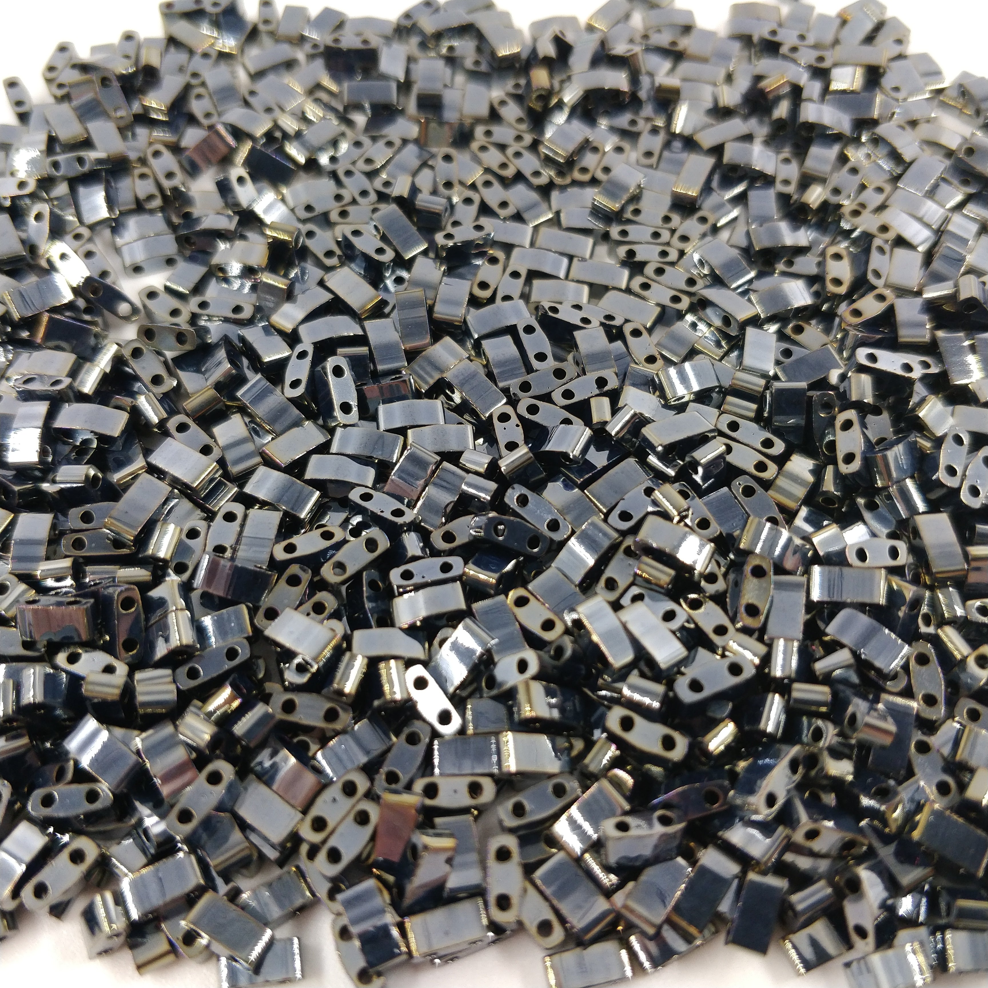 Miyuki HTL - plusieurs coloris 2.3x5mm 5g