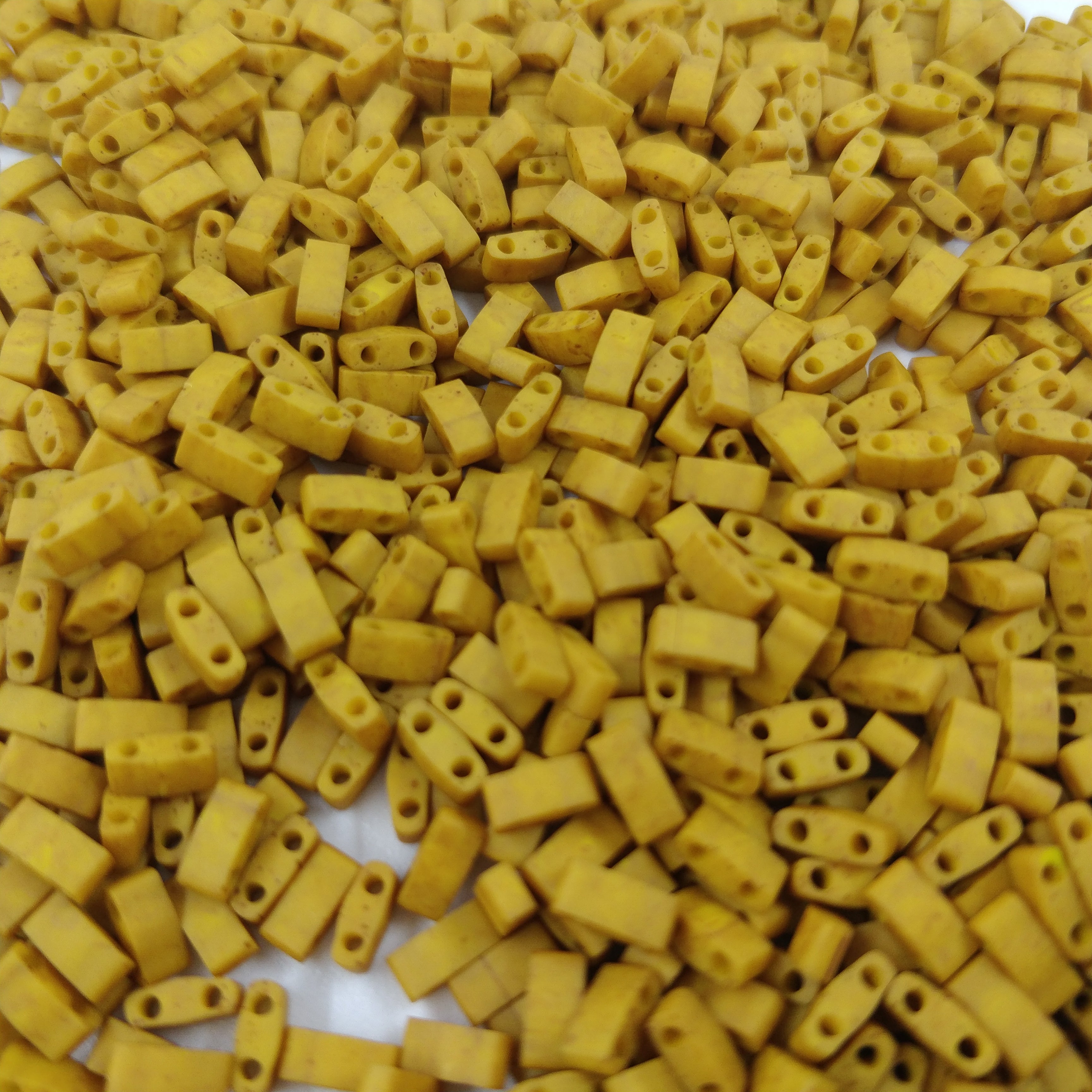 Miyuki HTL - plusieurs coloris 2.3x5mm 5g